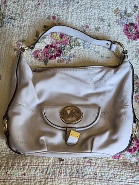 Michael Kors Cream Leather Shoulder Bag with Gold Hardware